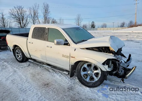 2015 Ram 1500 Laramie z USA, uszkodzony, nr VIN 1C6RR7NT5FS775455